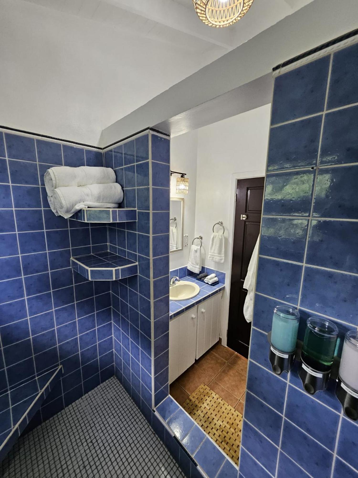 Hodges Bay House Apartment Calibishie Room photo